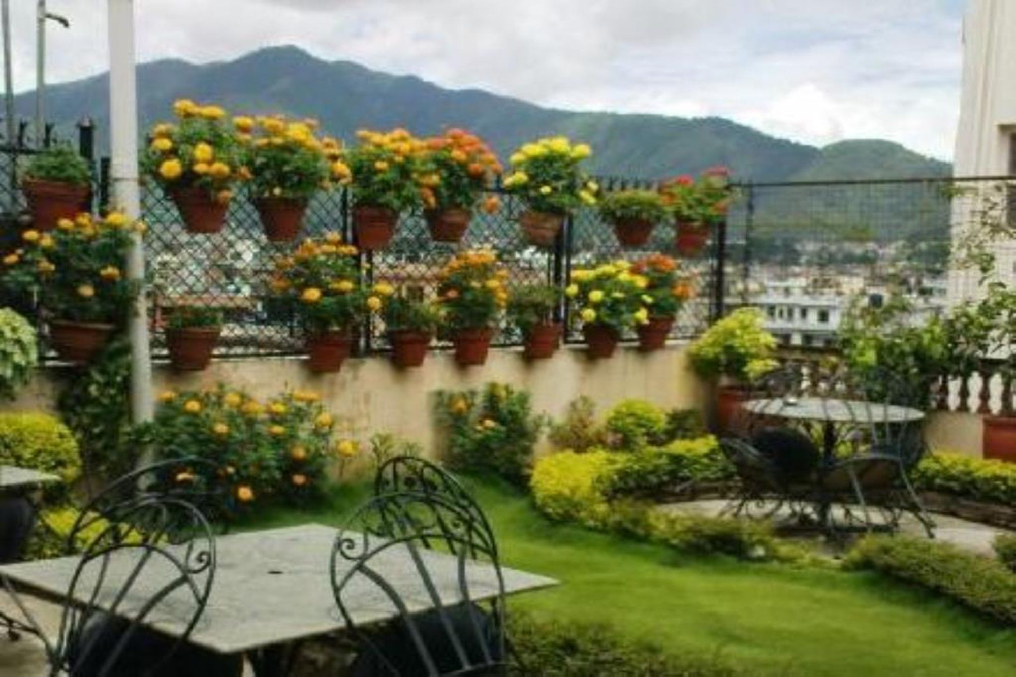 Tibet Peace Guest House Катманду Екстериор снимка